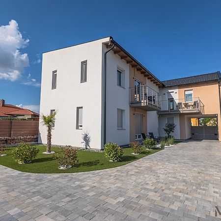 Melomi 1 Apartman Sárvár Buitenkant foto