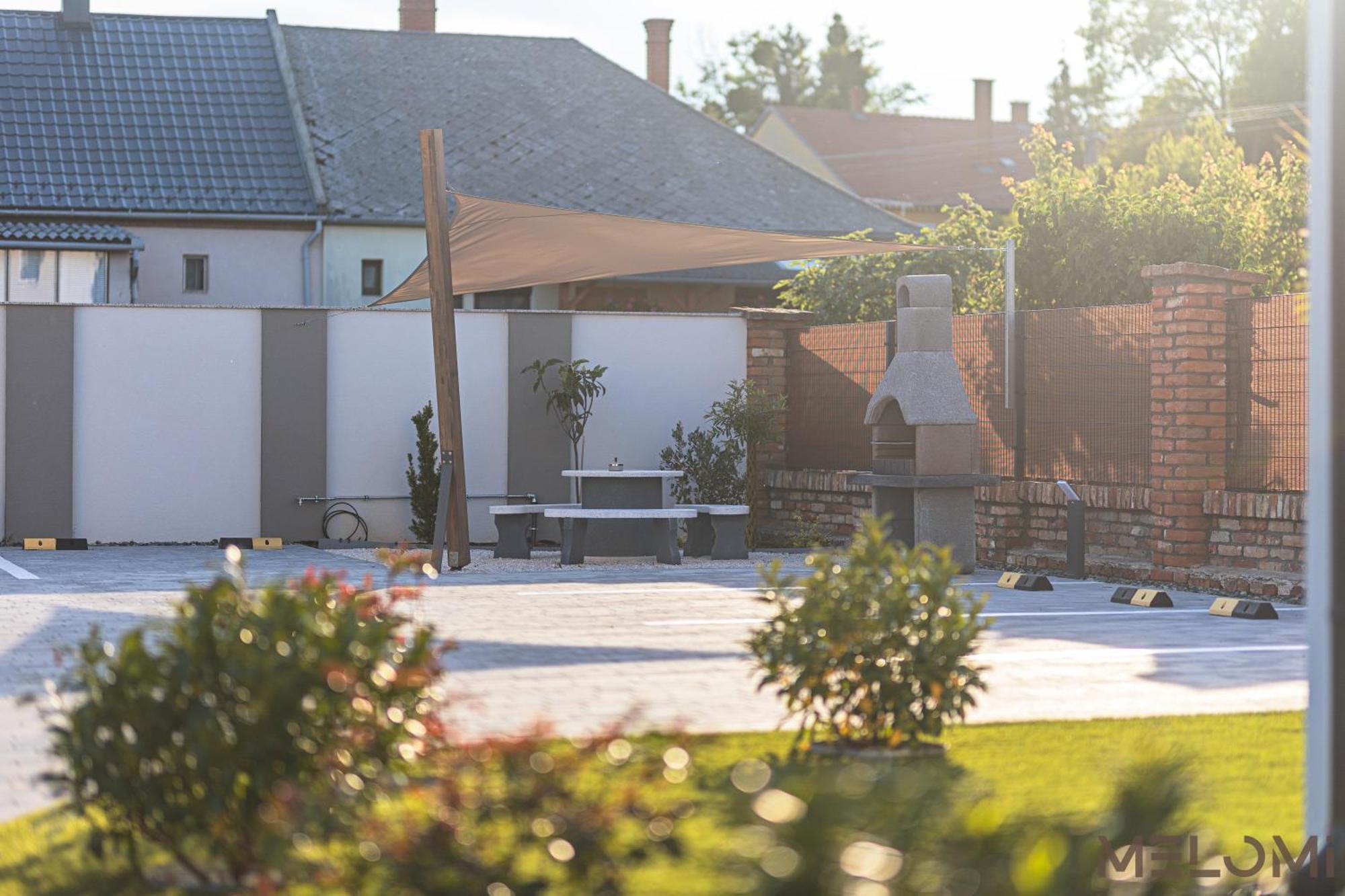Melomi 1 Apartman Sárvár Buitenkant foto